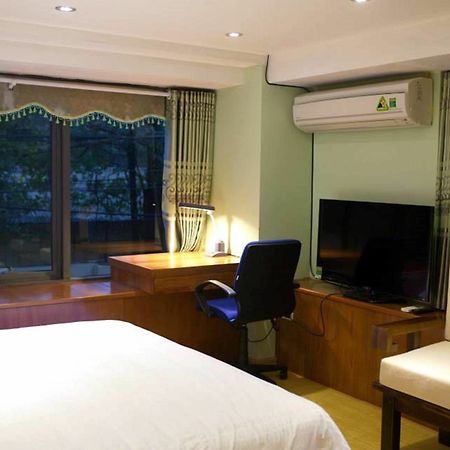 Poonsa Nguyen Phong Sac Appartement Hanoi Buitenkant foto