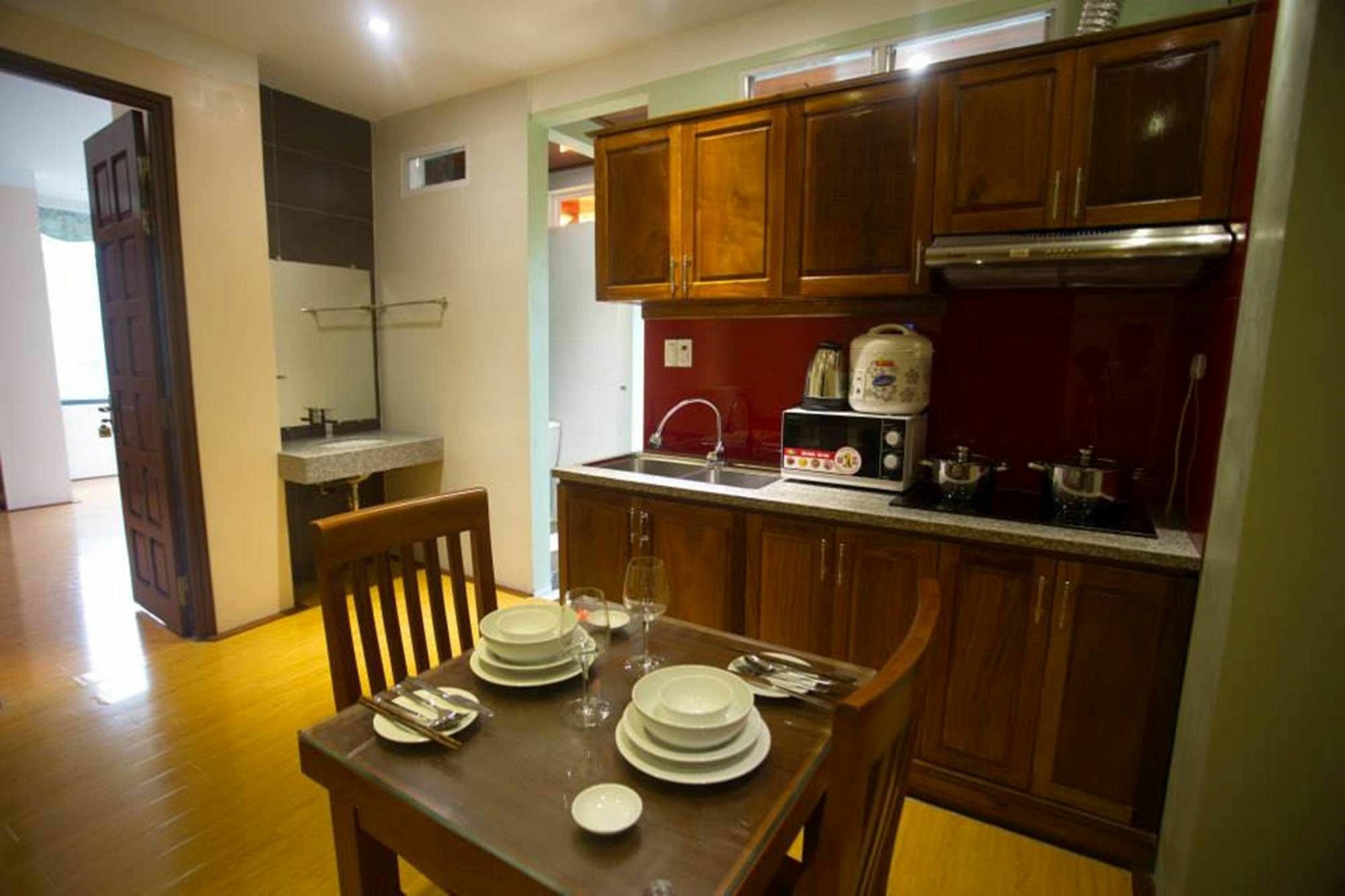 Poonsa Nguyen Phong Sac Appartement Hanoi Buitenkant foto