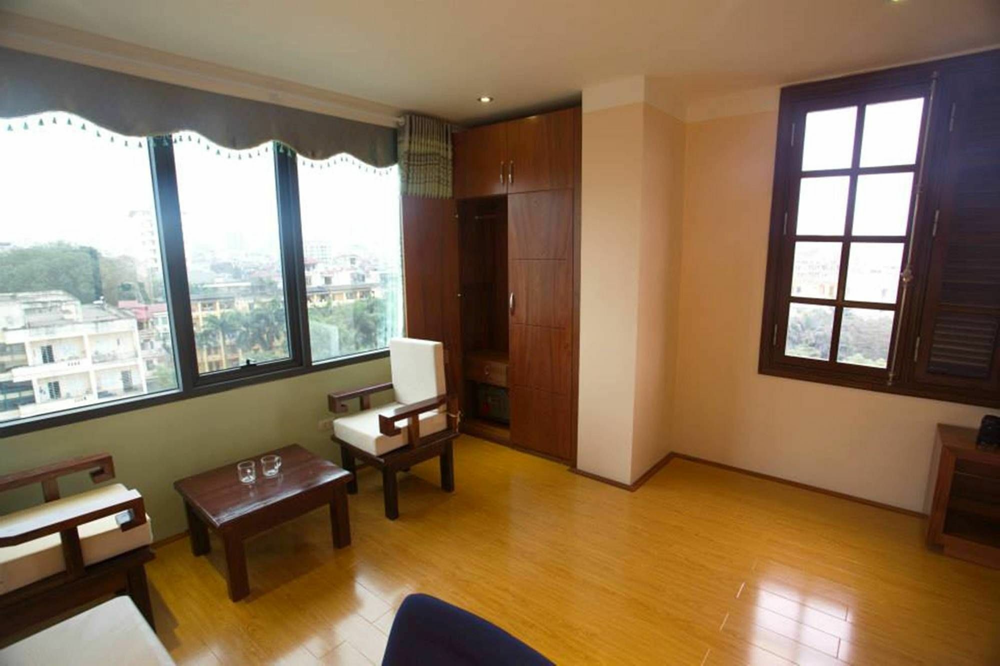 Poonsa Nguyen Phong Sac Appartement Hanoi Buitenkant foto