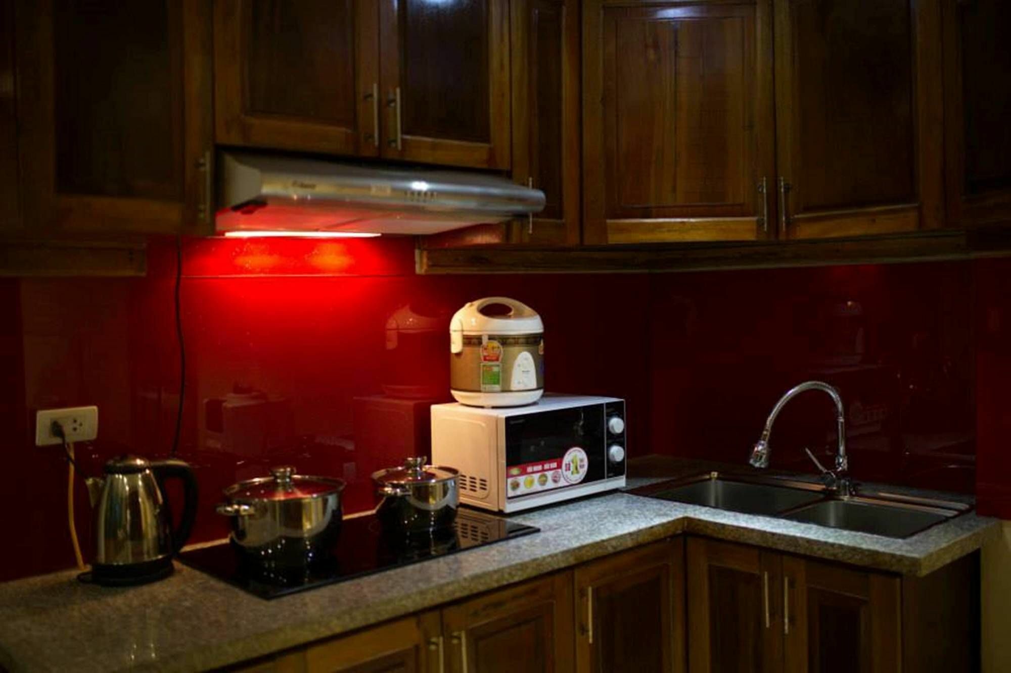 Poonsa Nguyen Phong Sac Appartement Hanoi Buitenkant foto