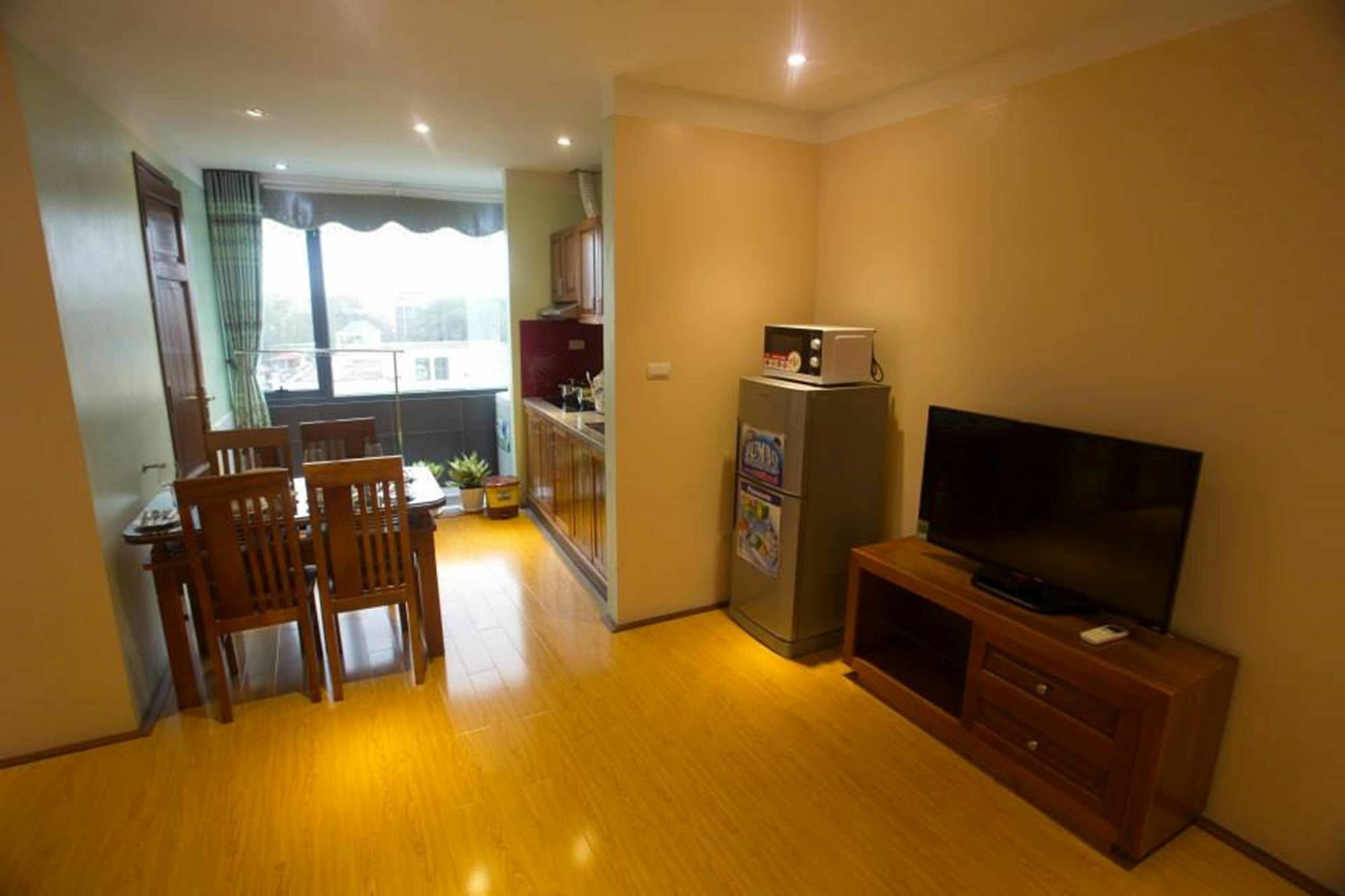 Poonsa Nguyen Phong Sac Appartement Hanoi Buitenkant foto