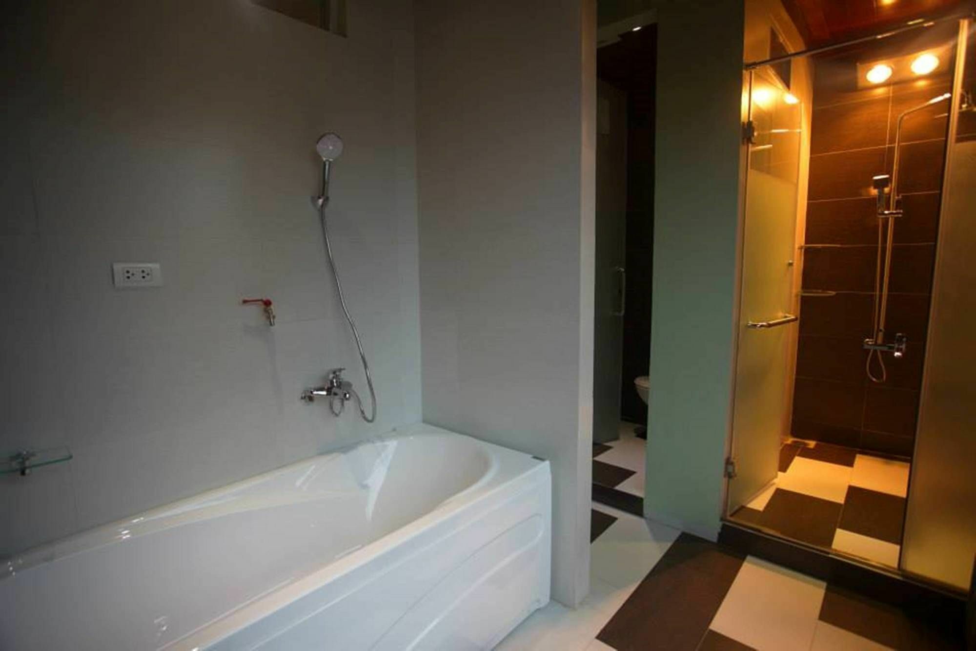 Poonsa Nguyen Phong Sac Appartement Hanoi Buitenkant foto