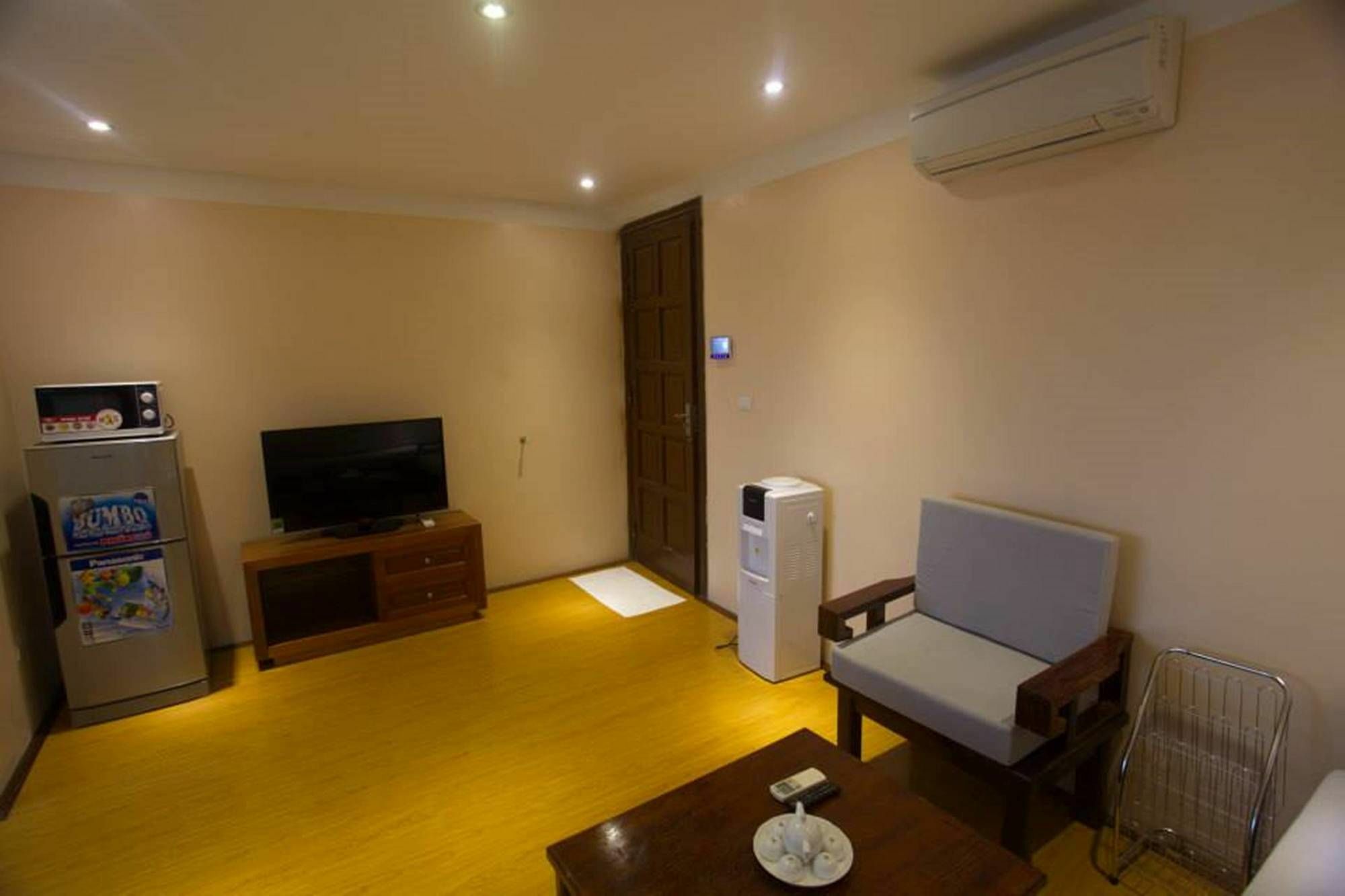 Poonsa Nguyen Phong Sac Appartement Hanoi Buitenkant foto