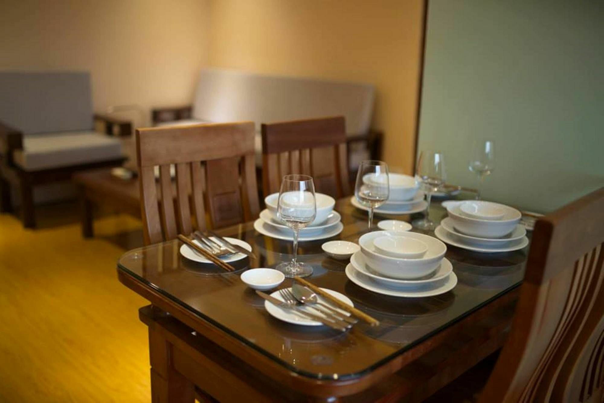 Poonsa Nguyen Phong Sac Appartement Hanoi Buitenkant foto