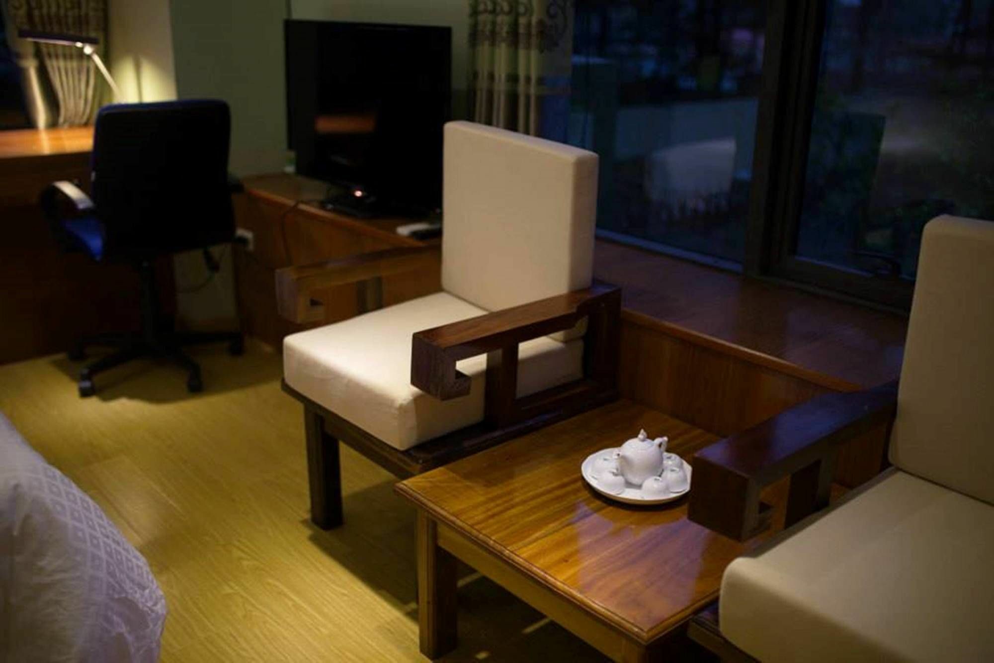 Poonsa Nguyen Phong Sac Appartement Hanoi Buitenkant foto